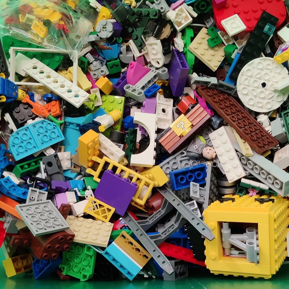 Lego bulk lot, by the pound, original Lego blocks. 5 pounds